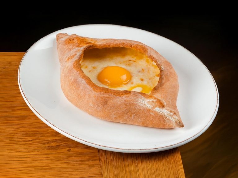 Хачапури по-аджарски