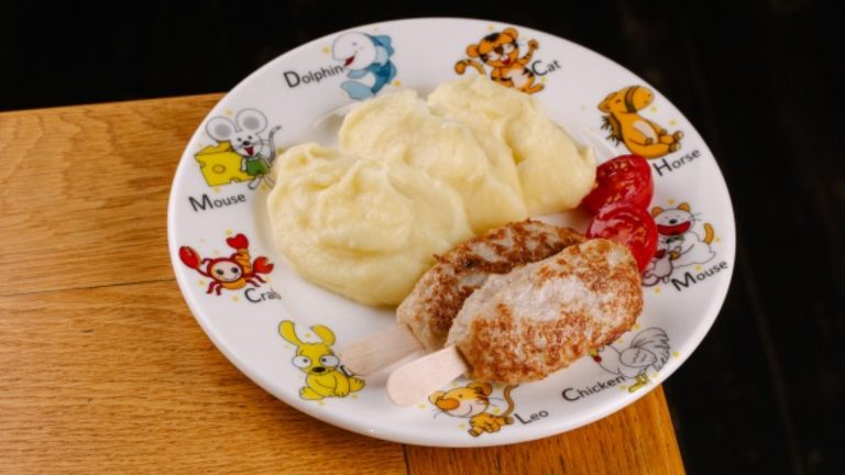 Куриные котлетки с картофельным пюре