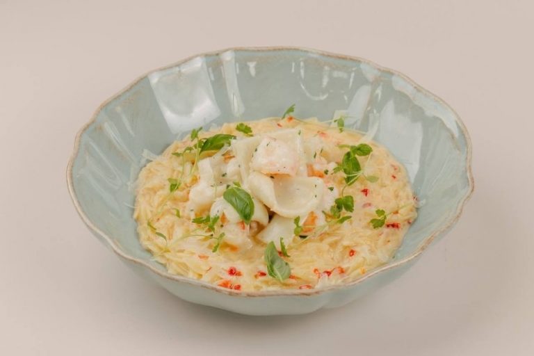 Сливочное орзо с морепродуктами