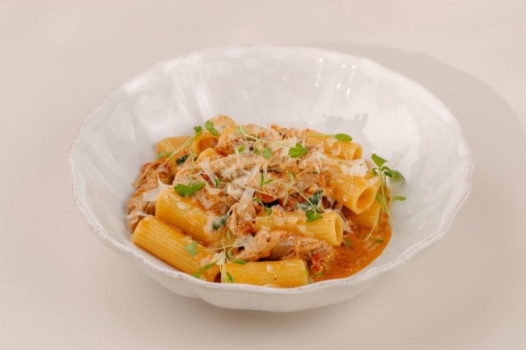 Ригатони с уткой