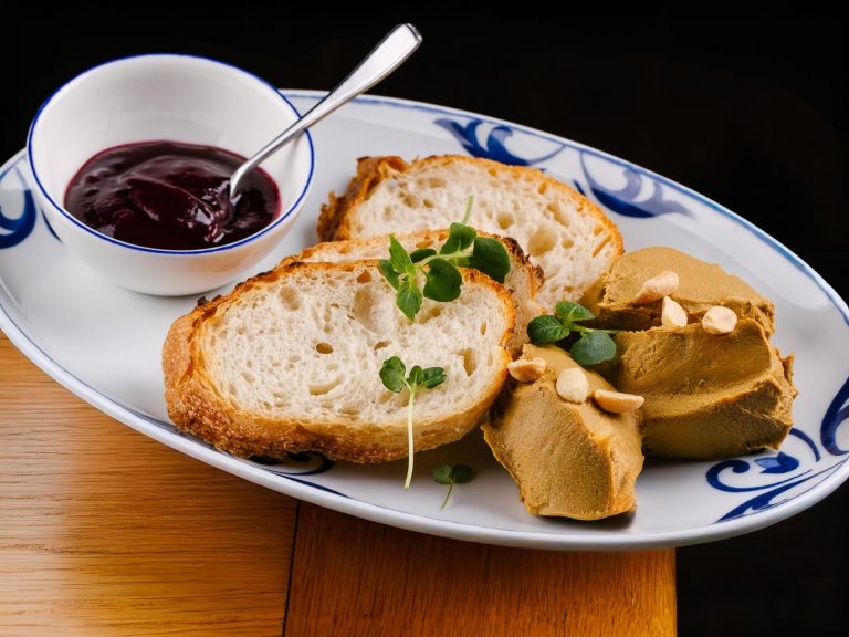 Паштет куриный с гренками