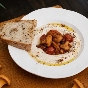 Хумус с лисичками
